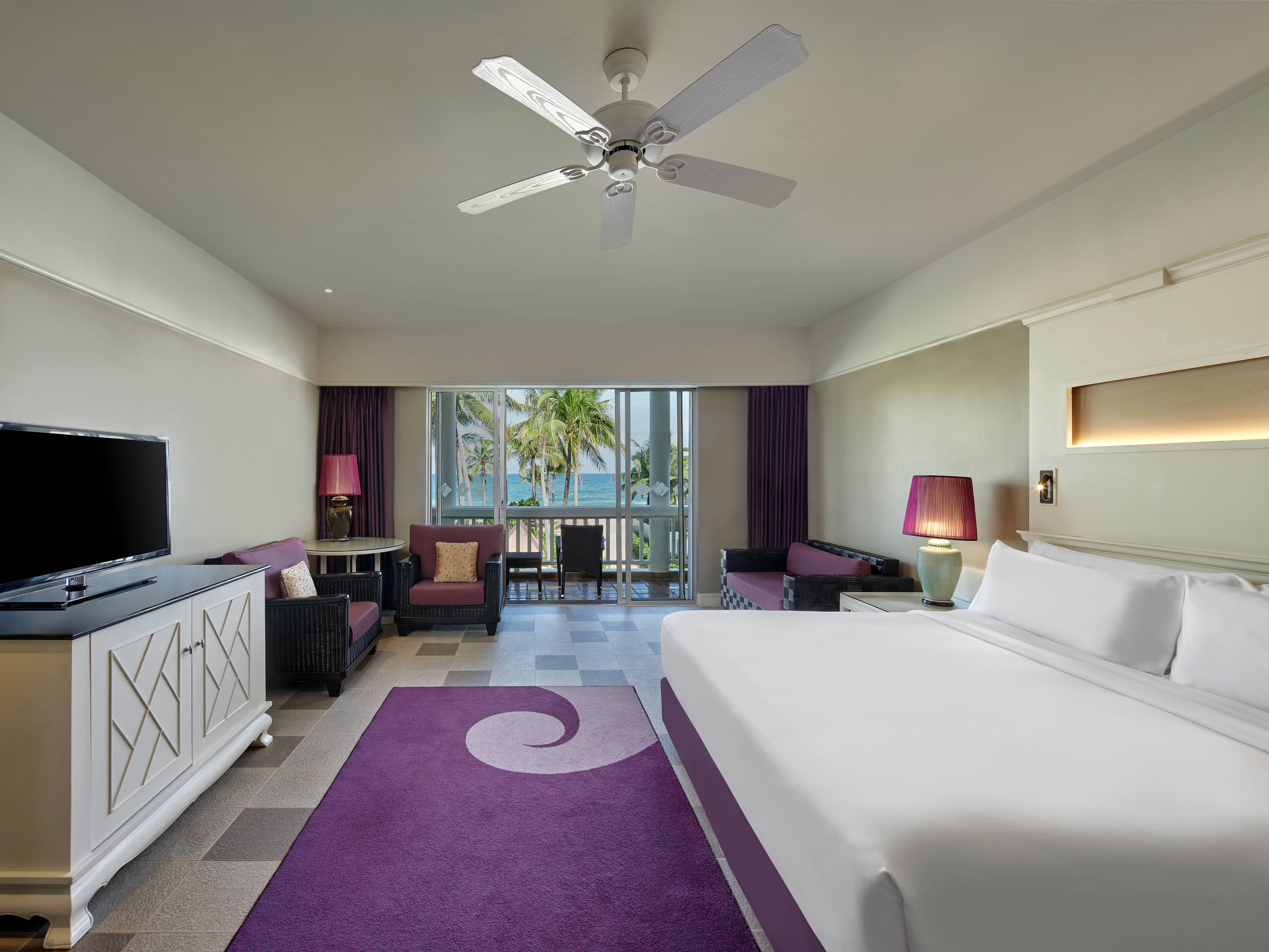 Laguna Beachfront Room - King Bed